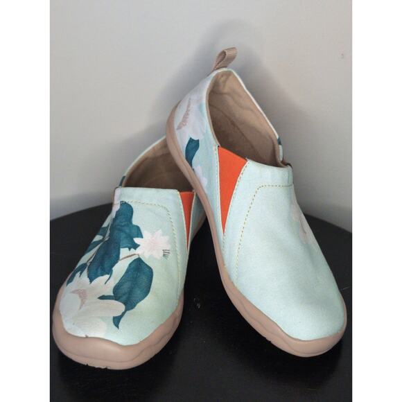 UIN Shoes - Uin floral slip on art painted travel shoe sz 5 minty peony Toledo